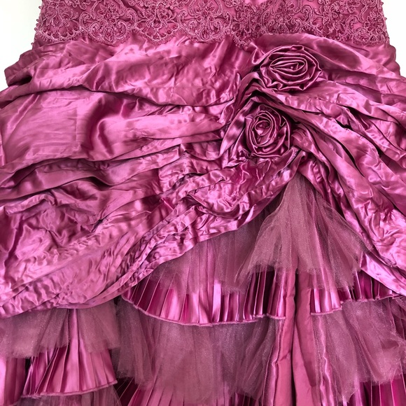 Gown - Picture 4 of 8